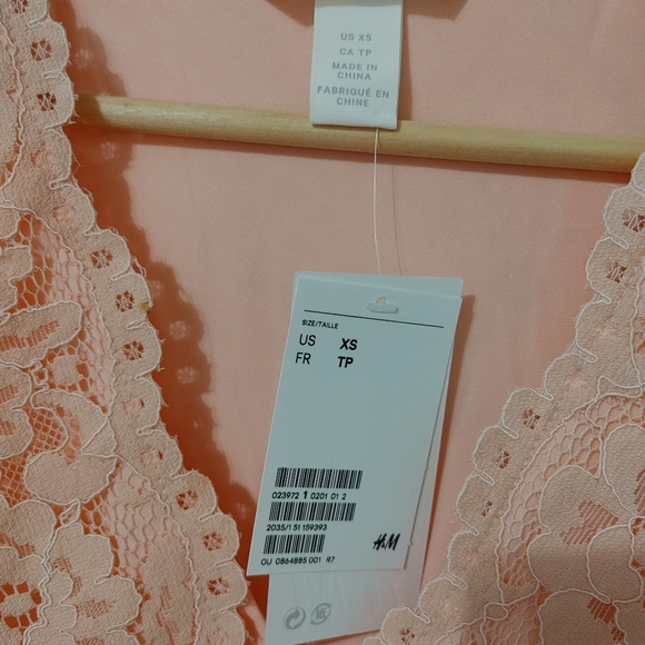 ✅✅ SOLD ✅✅ H&M MAMA Nursing Dress BNWT XS - Picture 5 of 9